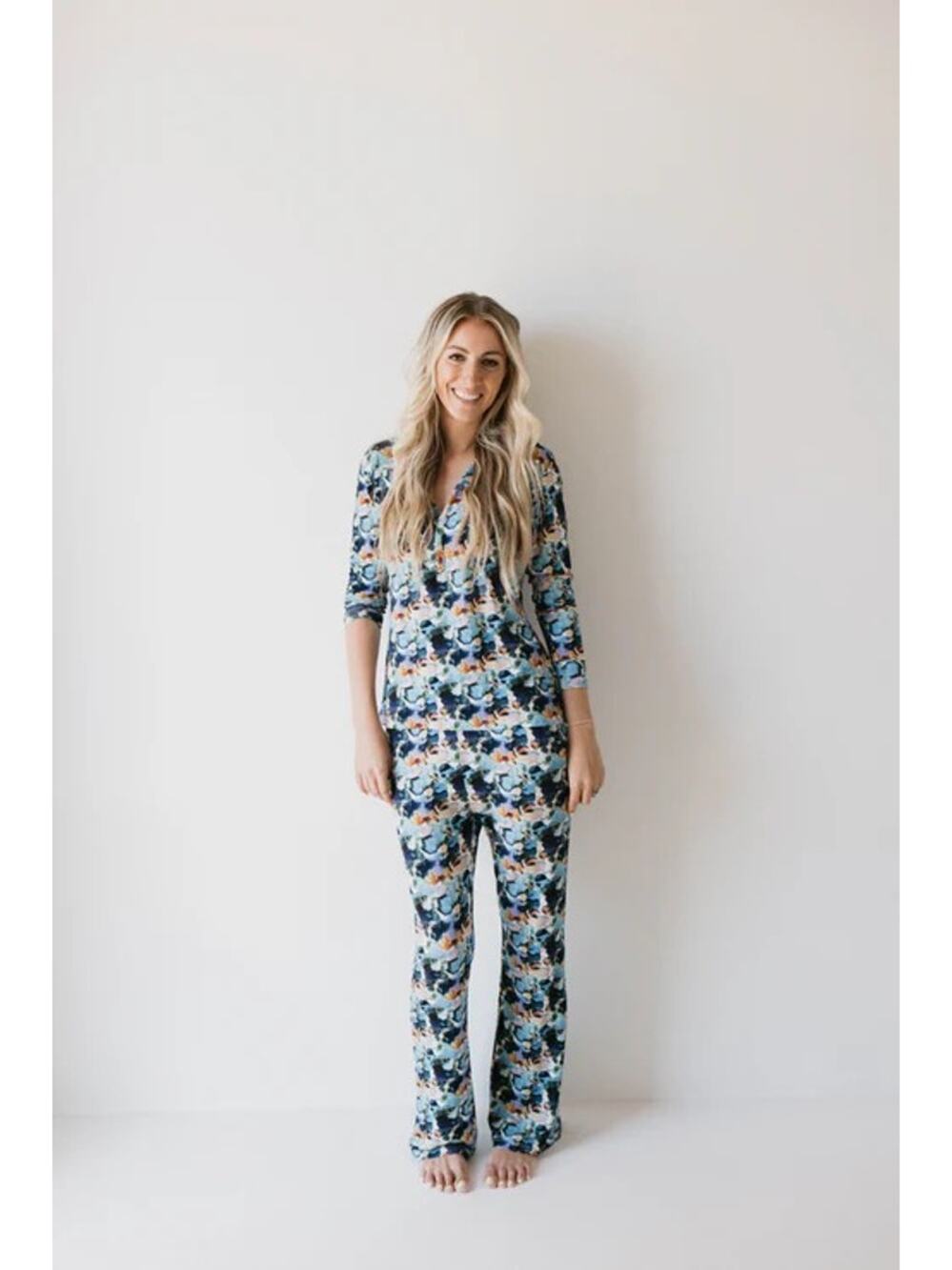 NEW Forever French Pajamas Women Medium Blue Floral 2 Piece Bamboo Knit Pockets